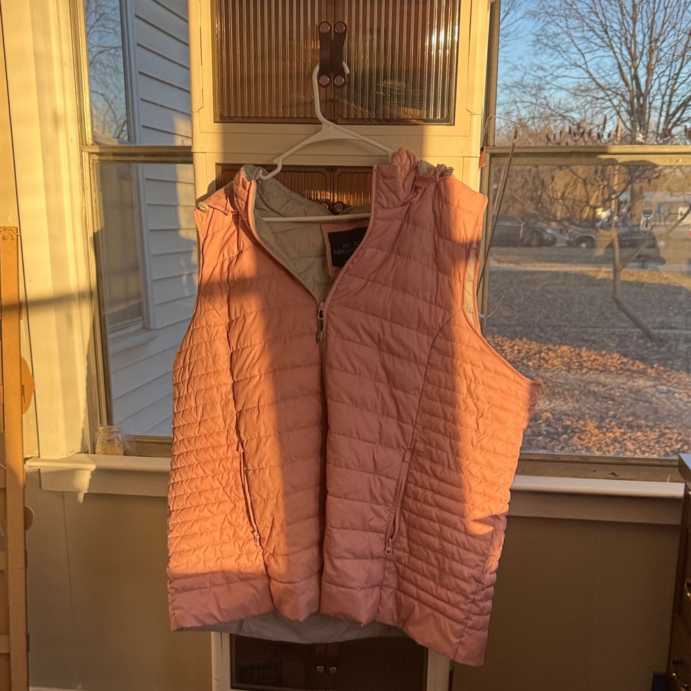 Women's Light Pink Quilted Vest